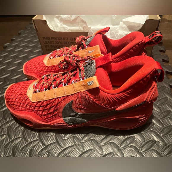 Nike Cosmic Unity TB
University Red ds - Picture 7 of 7